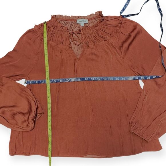 EVEREVE Women’s Rust Satin Smocked Neck Peasant Long Sleeve Top Size S - Picture 5 of 5